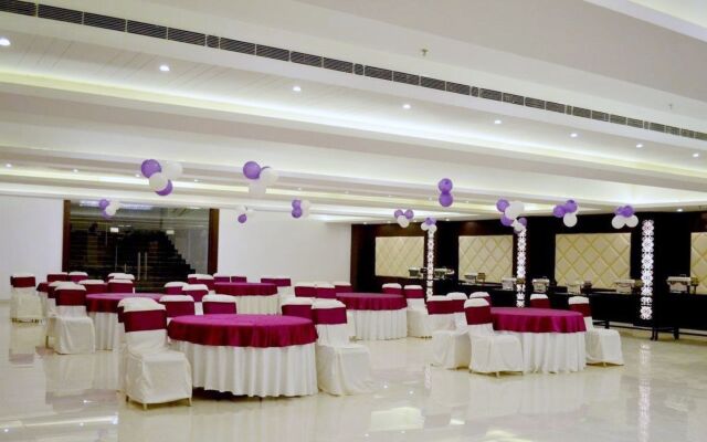 OYO Premium Viraj Khand