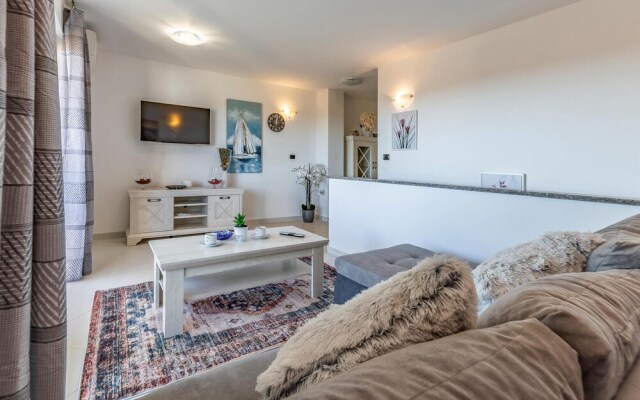 Nice Apartment in Liznjan With 1 Bedrooms and Wifi