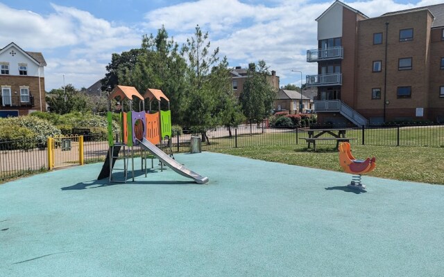 Greenhithe Flat-kent- 20 Mins to London-petsok
