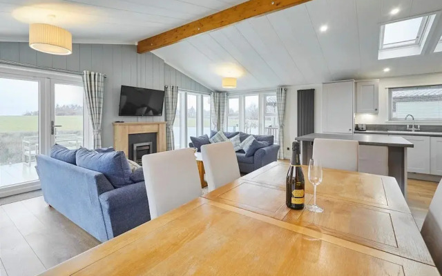 Host Stay Juniper Deluxe Lodge