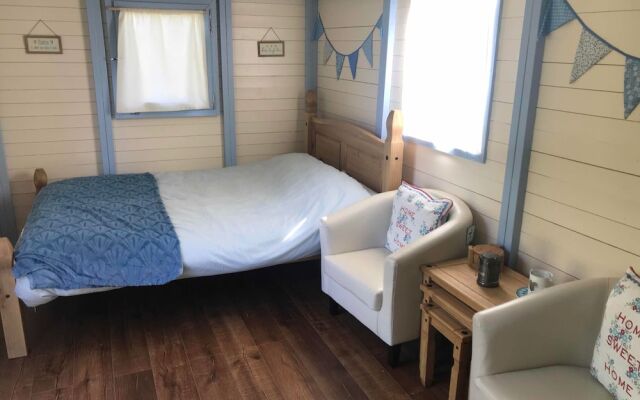 Elton Barn Fishery & Retreat