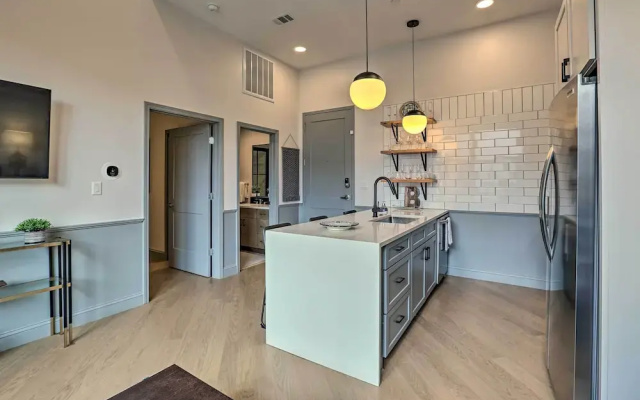 Modern Downtown Birmingham Condo w/ Rooftop Access