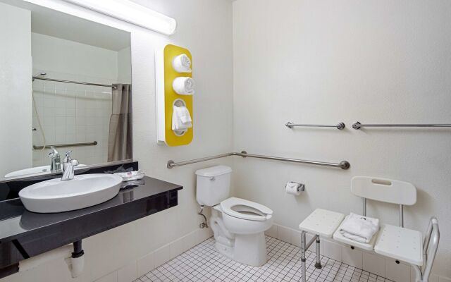 Motel 6 Anchorage, AK - Midtown