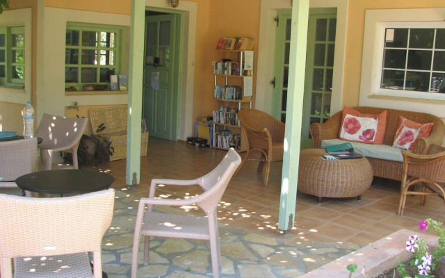 Simatos Apartments and Studios