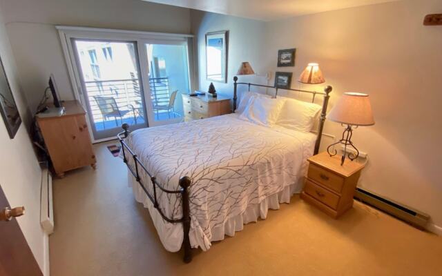 #408 Vail International