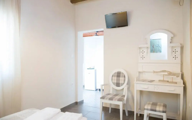 Aerides Boutique Rooms