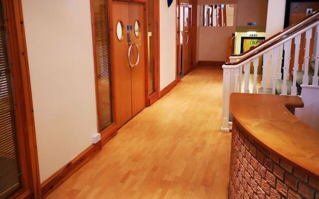 Exchequer Grange - Hostel