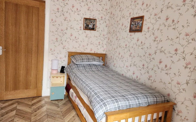 Apartment - Largs - Sleeps 4 - Pet Friendly