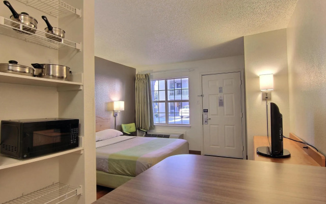 Studio 6 Austin, TX - Midtown