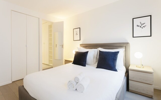 Le Marais Temple Apartment