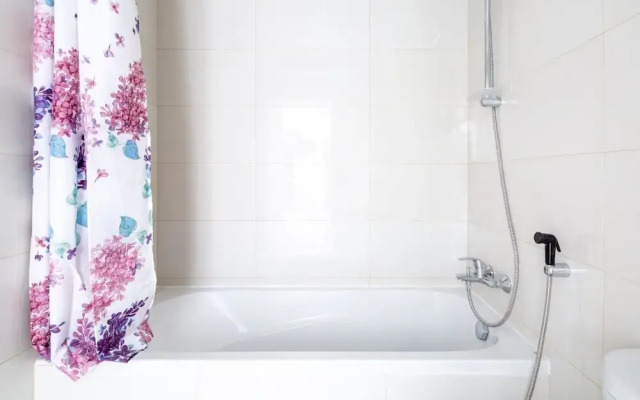 Stylish & Space-savvy 1BR Apt in Business Bay