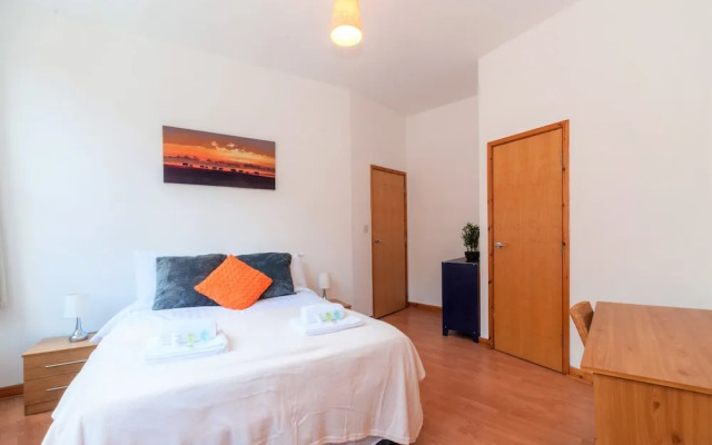 Voussoir Apartments