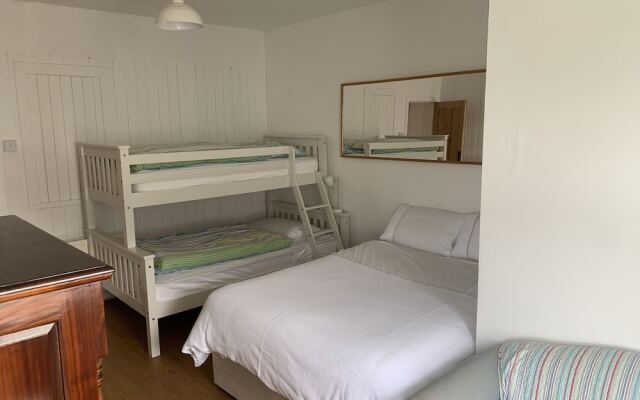 Stunning Cottage on the Beach Portnoo, Narin