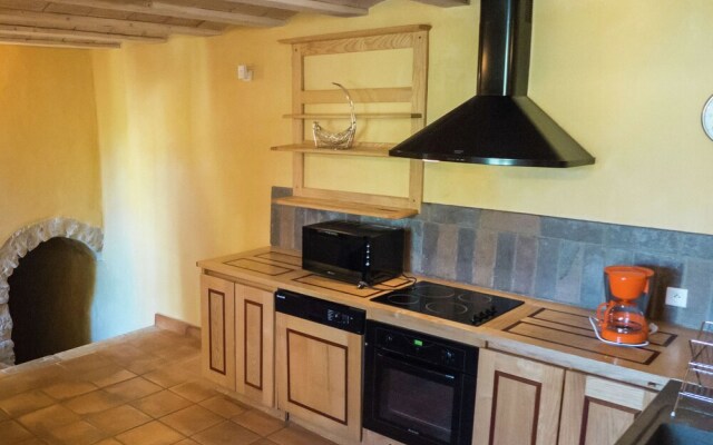 Stylish Villa in Fraissé-des-corbières With Swimming Pool