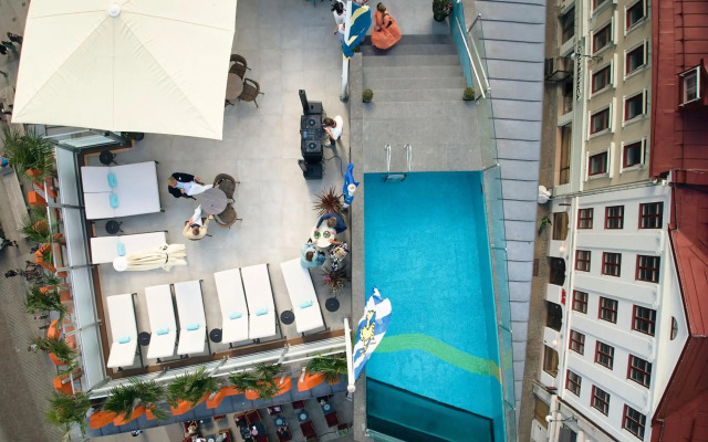 Avalon Hotel