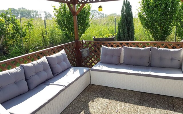 Studio in Bevaix, With Pool Access, Enclosed Garden and Wifi