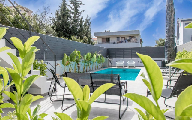 Stylish Voula Apartment with pool close to Kavouri Beach