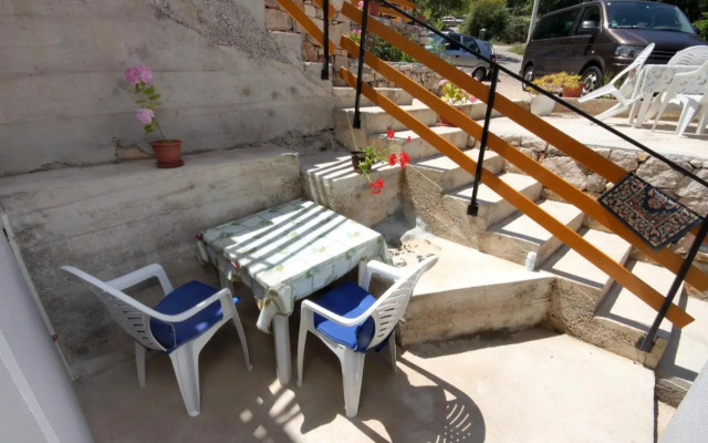 Apartments by the sea Valun, Cres - 8081