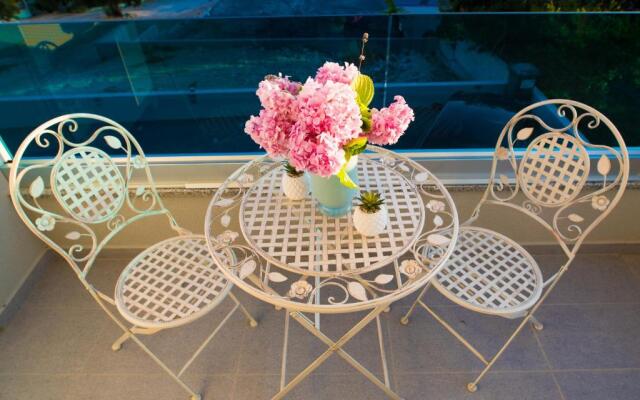 Sea view luxury studio apartment
