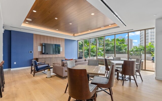 Sky Ala Moana 4209 2 Bedroom Condo by RedAwning