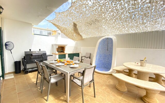 Pêra Amazing Villa With Pool by Homing