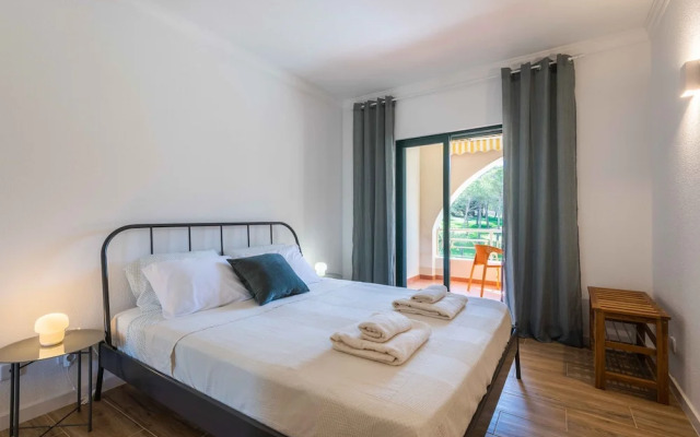 Salgados 1 Bedroom Apartment - 500m da Praia