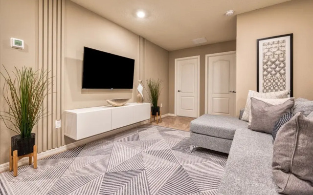 7553 Oak Spring Lane