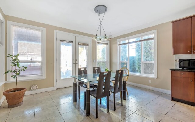 Gorgeous Mansion with Garden View by Elevate Rooms