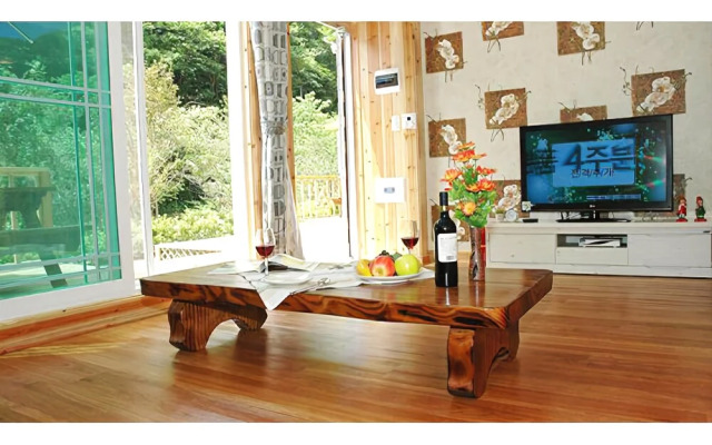 Gwangyang Come&play Pension