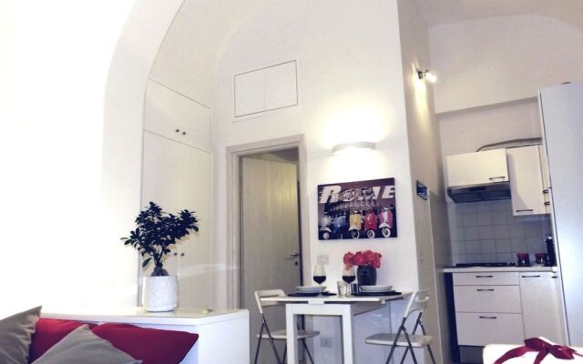 White Colosseo Victoria House