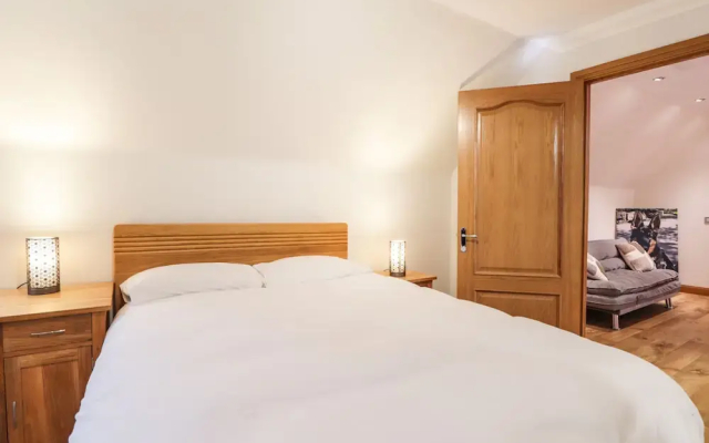 1 The Coach House