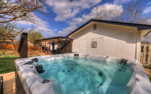 Bayer Guest Haus-hot Tub and Fire Pit