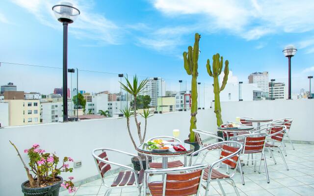 Embajadores Hotel