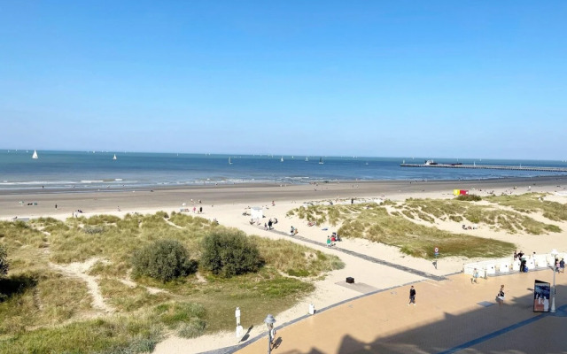Apartment in Nieuwpoort by the Sea Wall