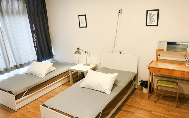 Flat B Hostel - Hostel