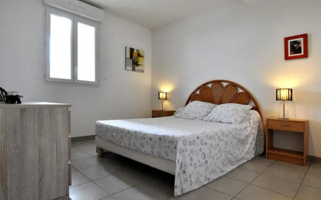 Villa With 2 Bedrooms in Saint Pierre la Mer, With Wonderful sea View and Furnished Terrace - 600 m From the Beach