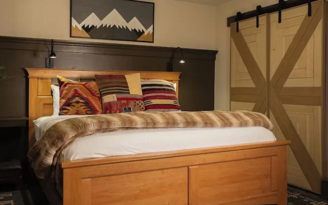 Highland Haven Creekside Inn