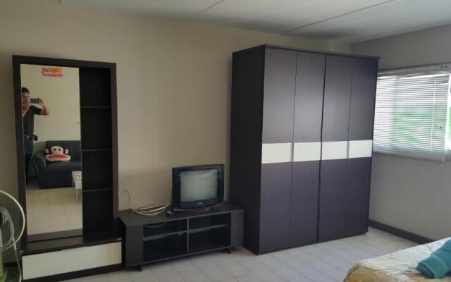 Popular Condo by Jintana