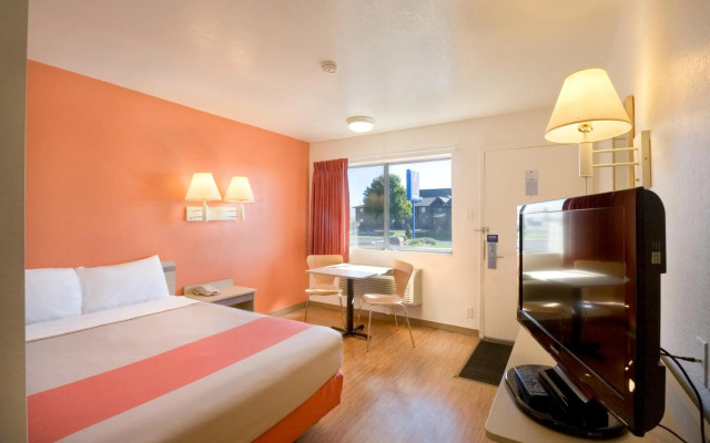 Motel 6 Pendleton, OR
