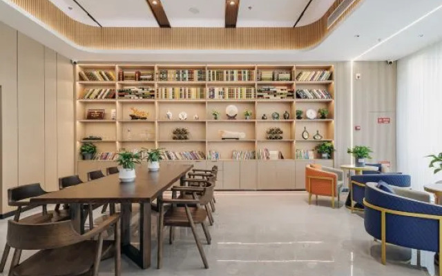 Homeinn MeiJuHotel (Shaoxing Paojiang Binhe Commercial Center)