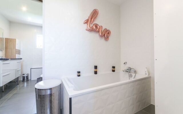 Serene Villa in Saint-Victor-la-Coste with Private Pool