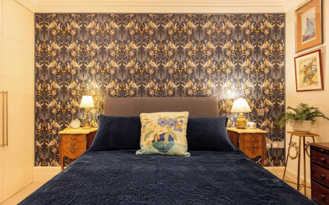 Large 4-bed 8-guests W/patio 1841 House Paddington