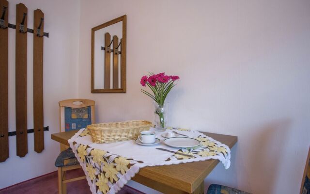 Pleasant Apartment With Ski Storage,balcony, Garden, Parking