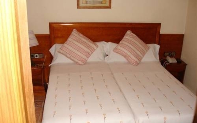 Hispania Residence - Hostel