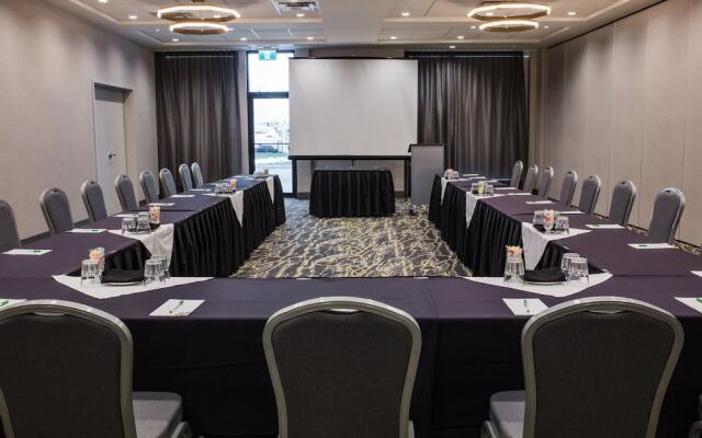 Holiday Inn Hotel & Suites Calgary South Conference Ctr