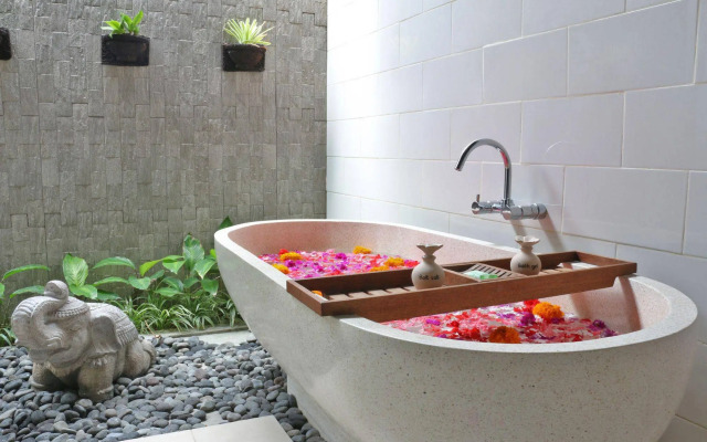 Solo Villas and Retreat