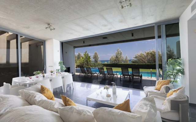 Protaras Holiday Villa El34 - Seafront Villa