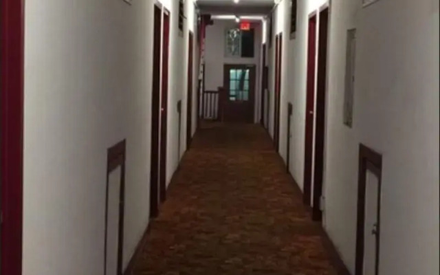 Hollywood Roxy Hotel