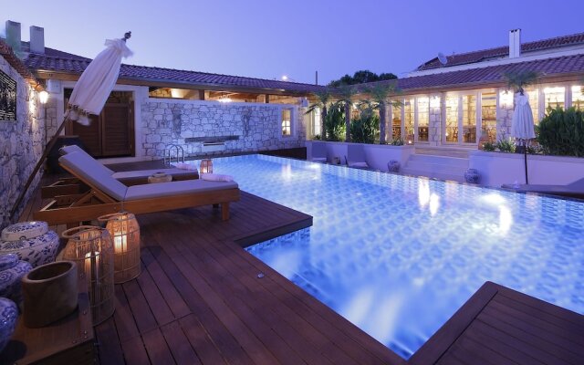 Agrovela Alacati Hotel