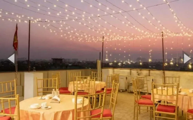 Saavi Hotel Sector 10